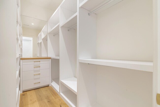 Building Photo - 261 Royal Poinciana Way