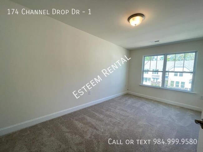 Building Photo - 174 Channel Drop Dr