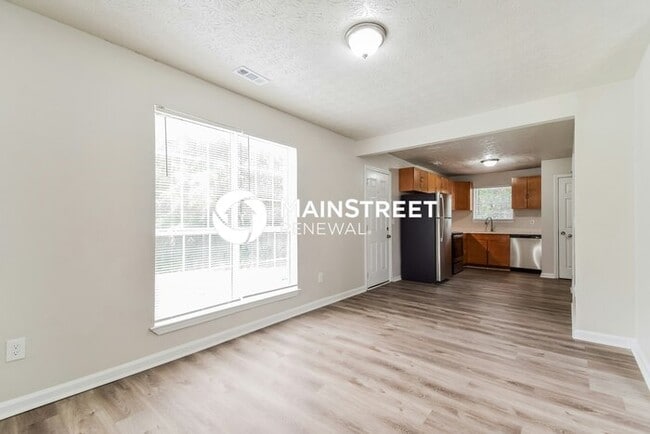 Building Photo - 3 Bedroom Pet-Friendly Home in Riverdale, GA with Main Street Renewal