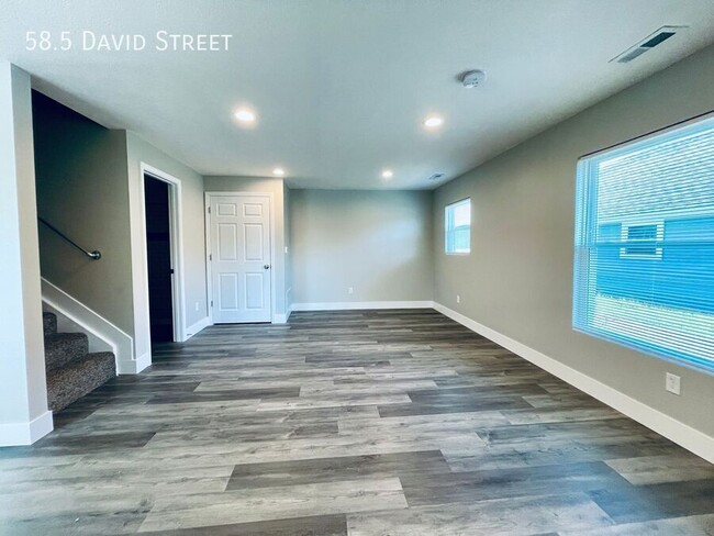 Building Photo - Beautifully Updated 2-Bedroom Duplex in De...