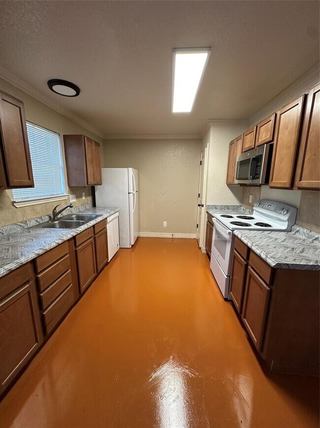 Building Photo - 803 Leifester Cir