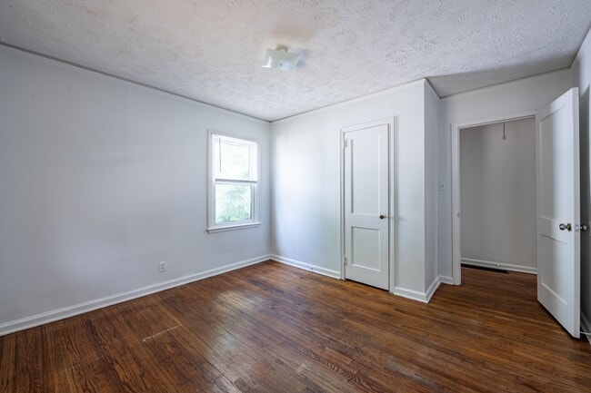Building Photo - 1555 Venetian Dr SW