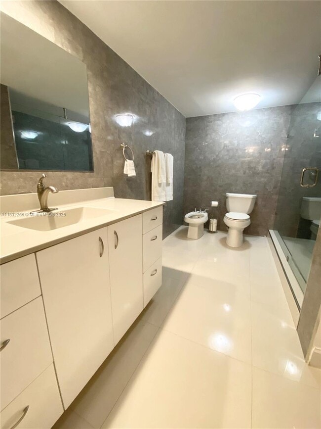 Building Photo - 5415 Collins Ave