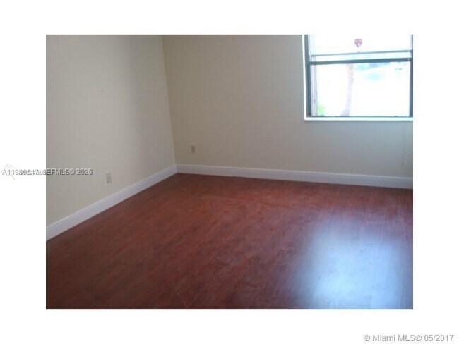 Building Photo - 14211 N Kendall Dr