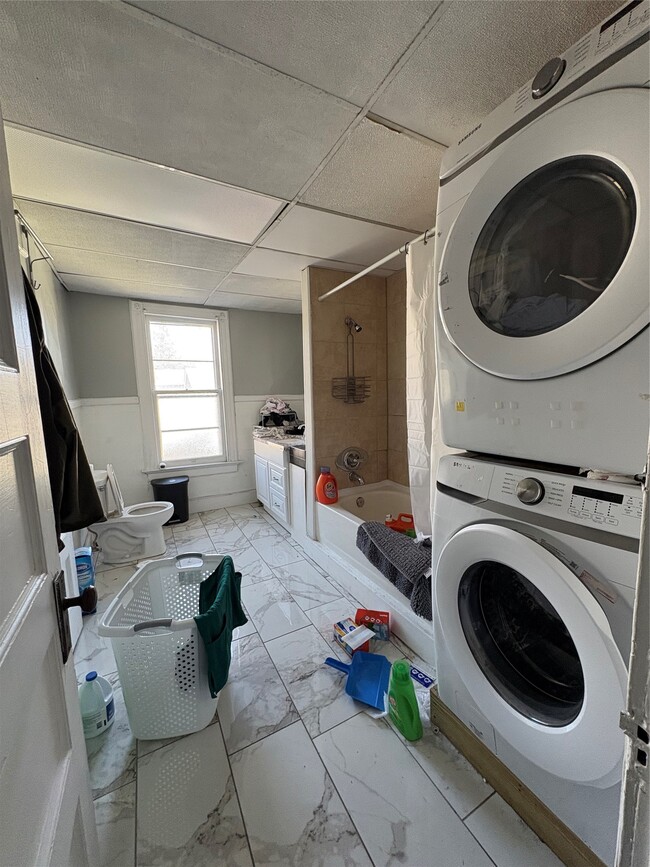 Building Photo - 171 Chapin St