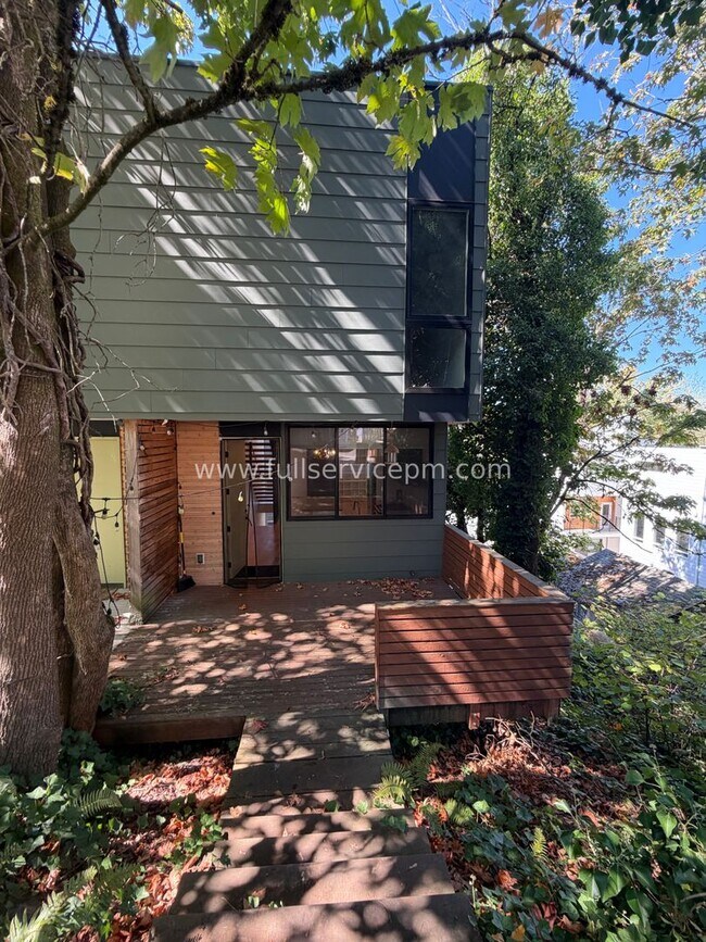 Building Photo - 7784 Highland Park Way SW