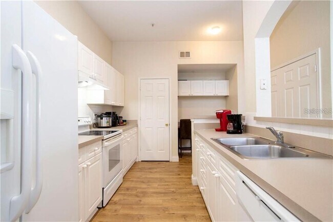 Building Photo - 201 Longview Ave