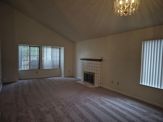 Building Photo - Adorable 3 bedroom 2 bath home