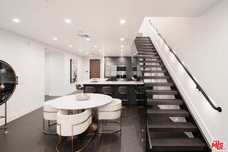 Building Photo - 724 Croft Ave