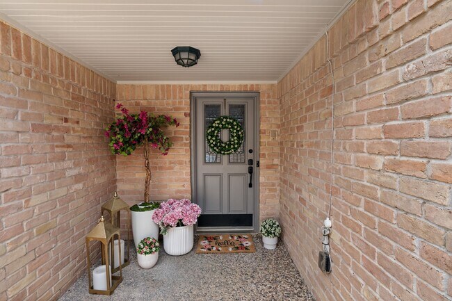 Building Photo - 40 Wellington Ct