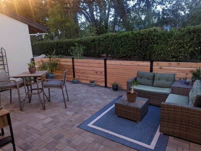 Building Photo - Yountville Condo