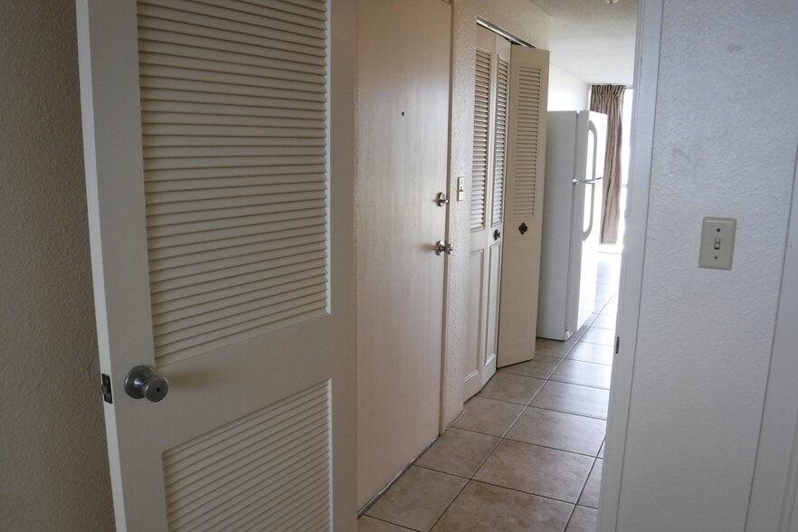 Building Photo - 2211 Ala Wai Blvd