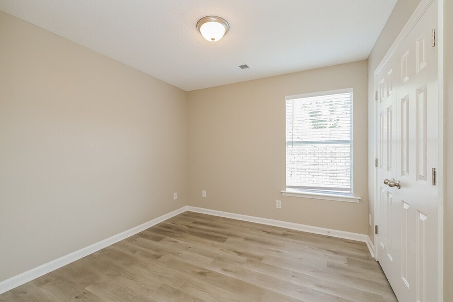 Building Photo - 1424 Radley Cove