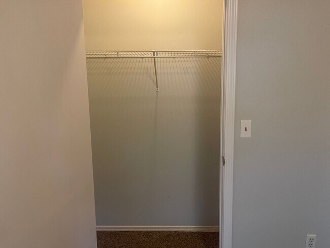 Building Photo - Beautiful 3 bedroom 2 bath in great location.