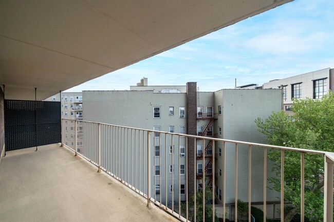 Building Photo - 6040 JFK Blvd E