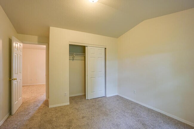 Building Photo - THREE BEDROOM TOWNHOME WITH GARAGE ACROSS FROM SHOPPING AND DINING
