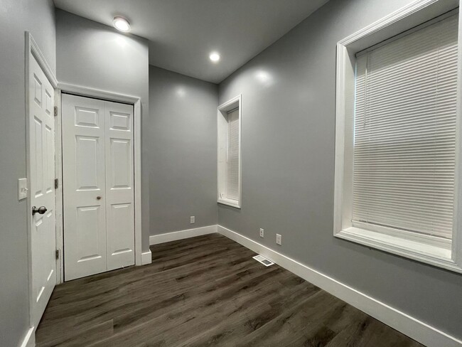 Building Photo - 427 Chambers Ave