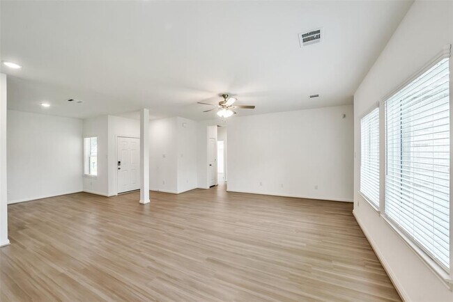 Building Photo - 11615 Moltere Dr