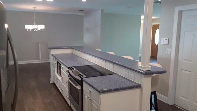 Building Photo - 71 Brookwood Dr