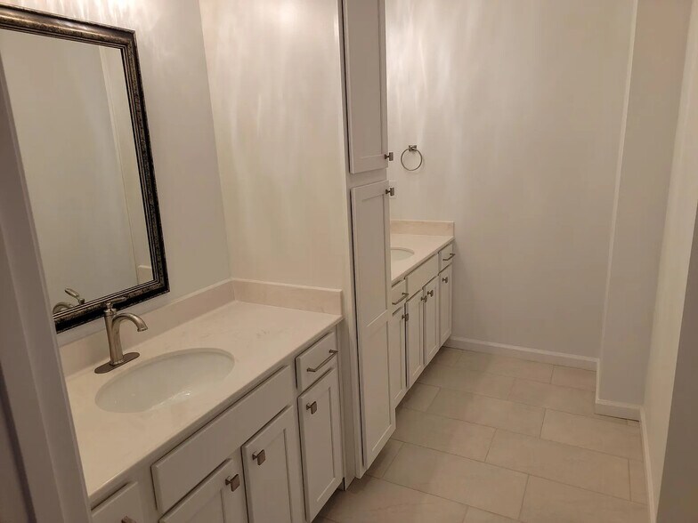 Building Photo - 7703 Mossy Landing Ln