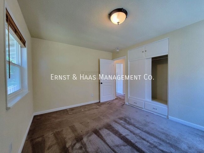 Building Photo - 15132 S Frailey Ave