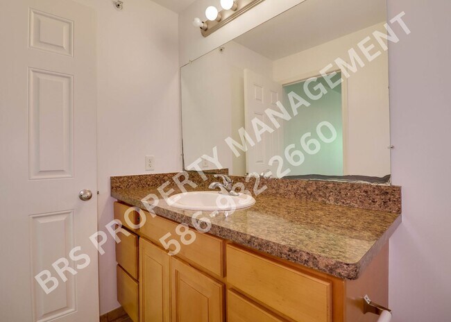 Building Photo - 2-bedroom 2 bath condo in Shelby Township