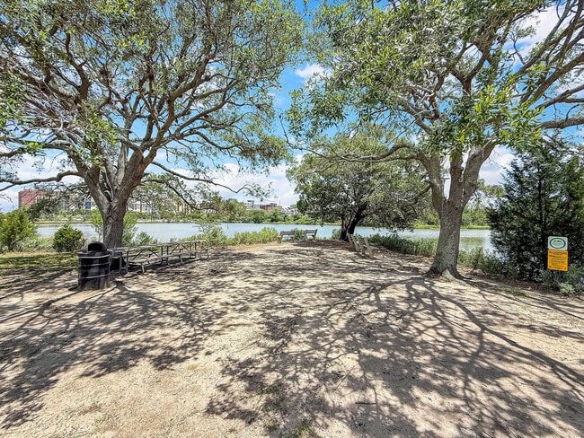 Building Photo - Downtown Charleston Living with Stunning Views