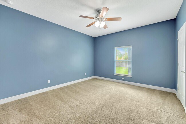 Building Photo - 348 SW Millard Dr