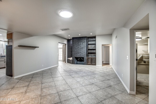 Building Photo - 8647 E Devonshire Ave