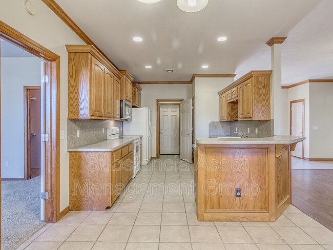 Building Photo - 901 NE 26th Ct