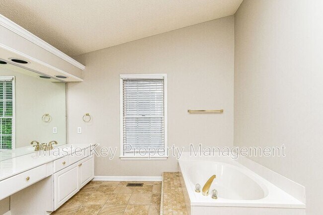 Building Photo - 105 Woodshire Ln