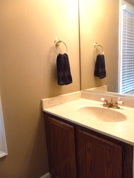 Half bath - 6146 Franconia Station Ln