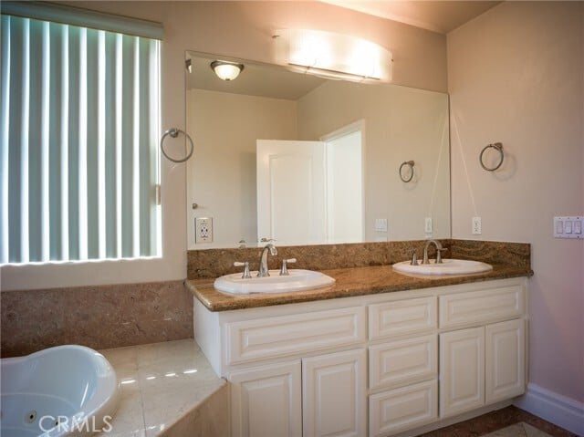 Building Photo - 146 W Le Roy Ave