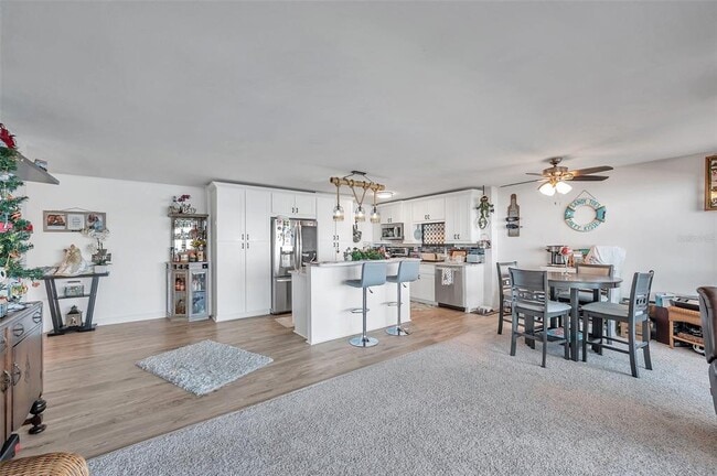 Building Photo - 7200 Sunshine Skyway Ln S