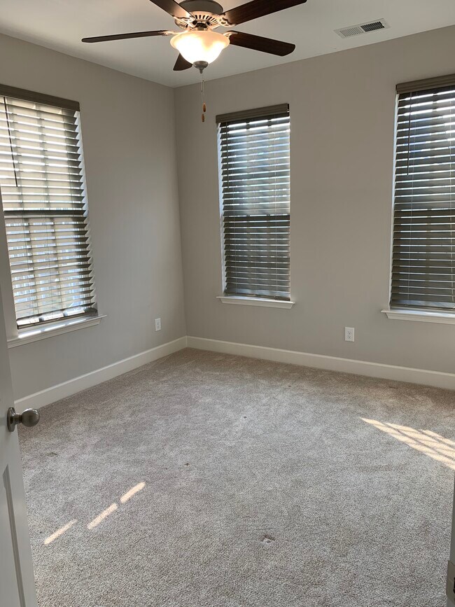 Bedroom 3 - 112 Burkitt Commons Ave