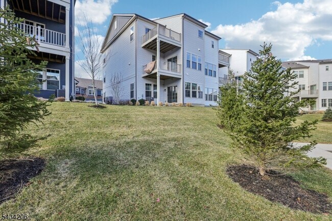 Building Photo - 21 Dahlia Dr