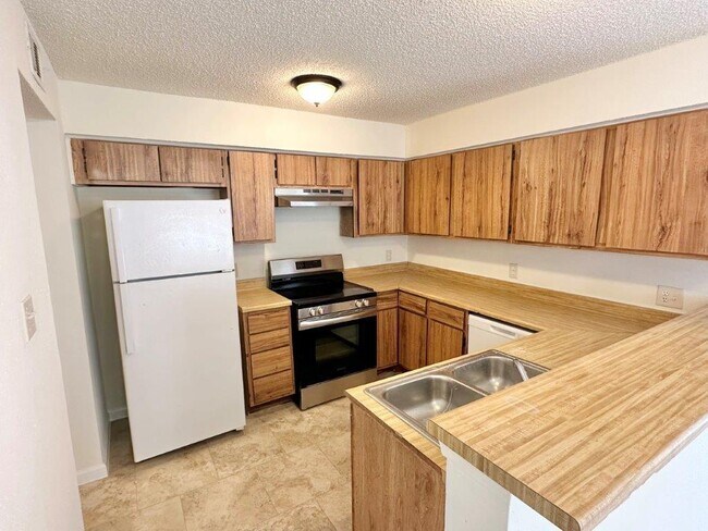 Building Photo - 11881 Bob White Dr