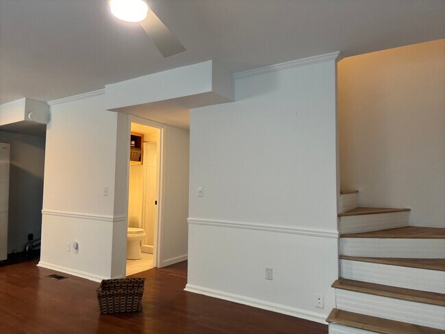 Building Photo - 824 Linbard Ln