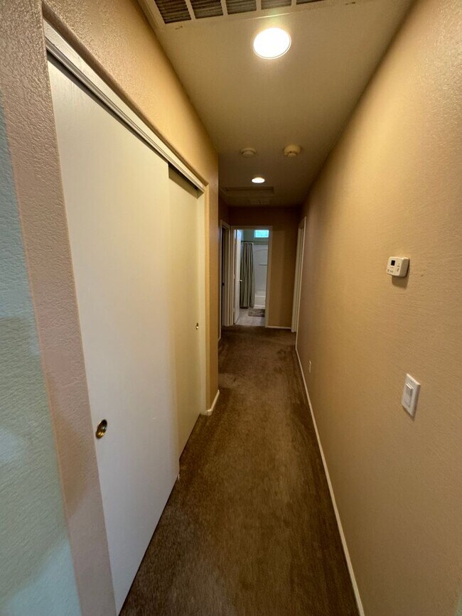 Building Photo - COZY HOME