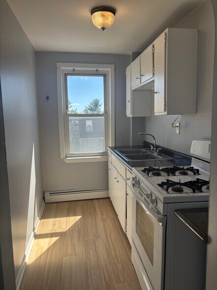 Building Photo - 110 Capital St