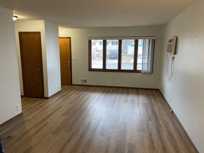 Building Photo - 1671-1673 Leone