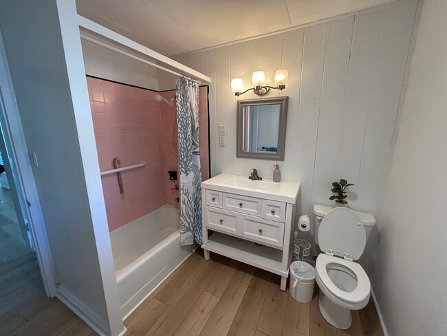 Building Photo - Beautifully Renovated Kailua Home | Walk t...