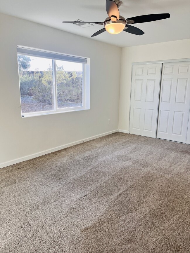 Building Photo - Gorgeous 3 bd, 2.5 ba on 1 acre