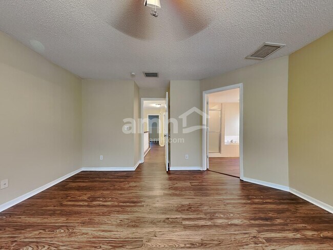 Building Photo - 17756 Oak Bridge St