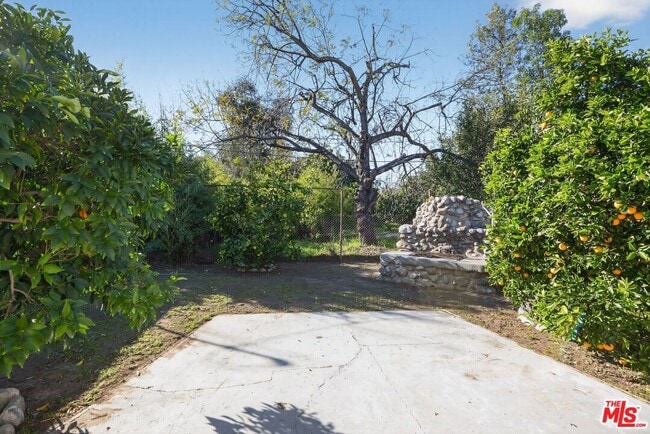 Building Photo - 11029 Sarah St