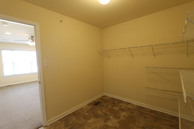 Building Photo - 316 Ross Ct