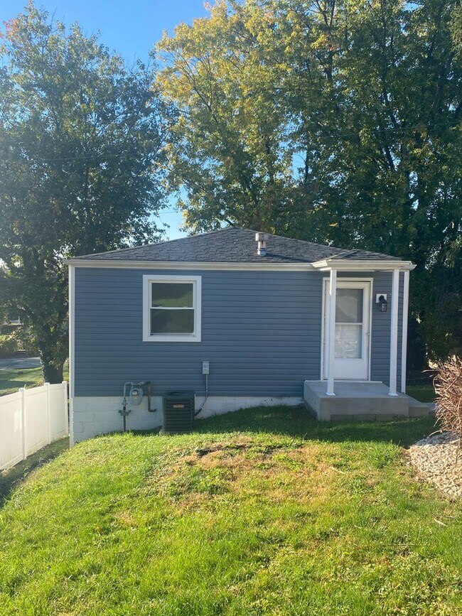 SUPER CUTE 1 BEDROOM/1 BATH HOME IN NORTH 11 Franklin Ave North