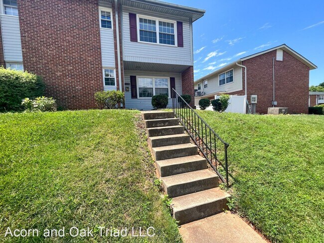 Building Photo - 2 br, 2.5 bath House - 4746 Champion Court