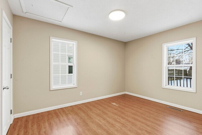 Building Photo - 3 Bedroom | 2 Bathroom | Nixa MO| Fenced Back Yard! | Nixa Schools!