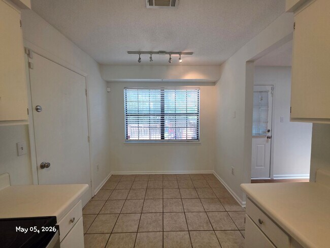 Building Photo - 127 Stockbridge Dr